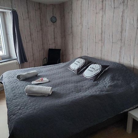 Au Doux Chardon Bed & Breakfast Дюрби Екстериор снимка
