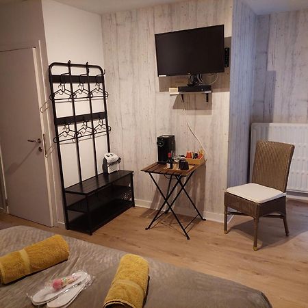 Au Doux Chardon Bed & Breakfast Дюрби Екстериор снимка