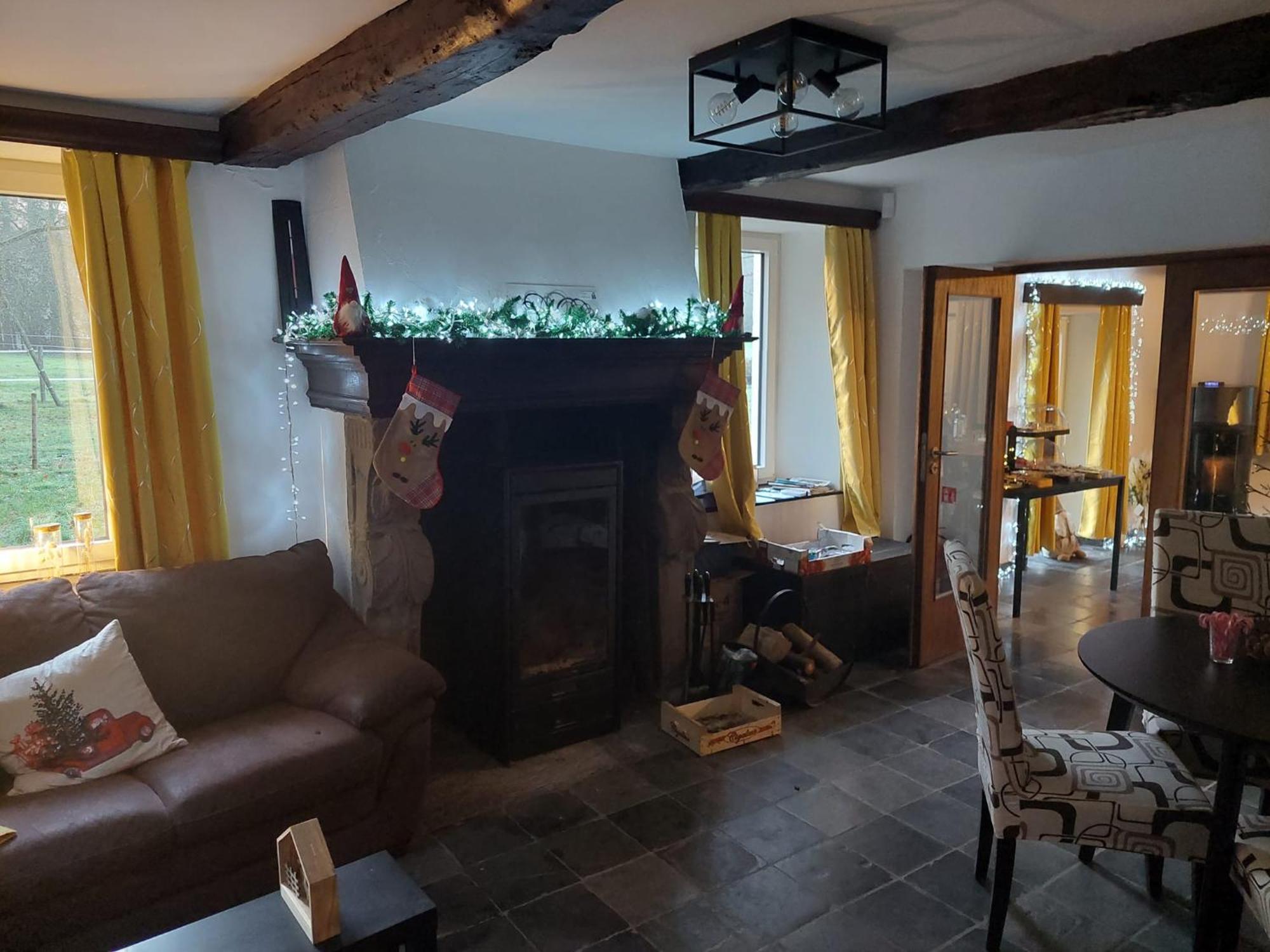 Au Doux Chardon Bed & Breakfast Дюрби Екстериор снимка