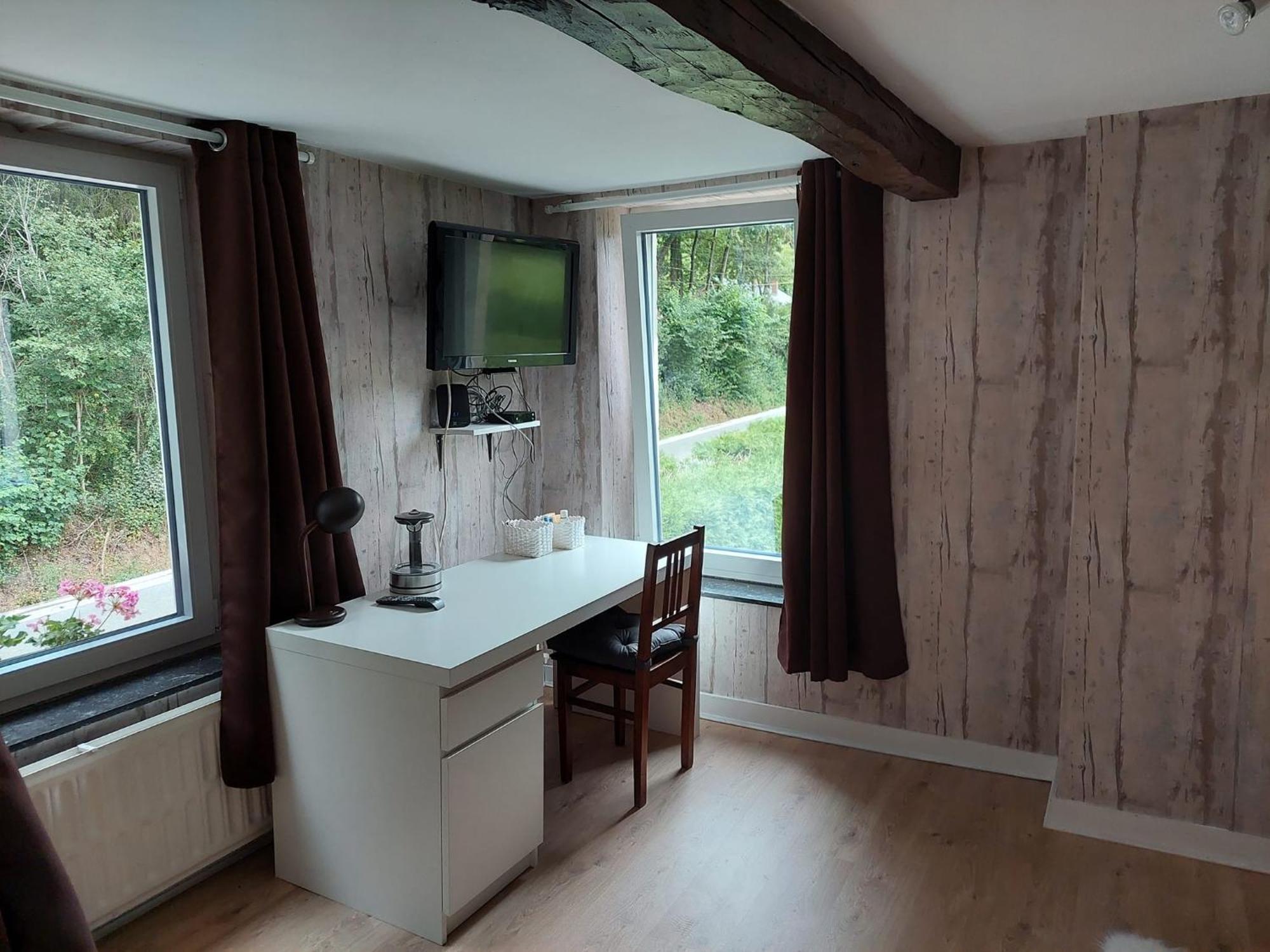 Au Doux Chardon Bed & Breakfast Дюрби Екстериор снимка