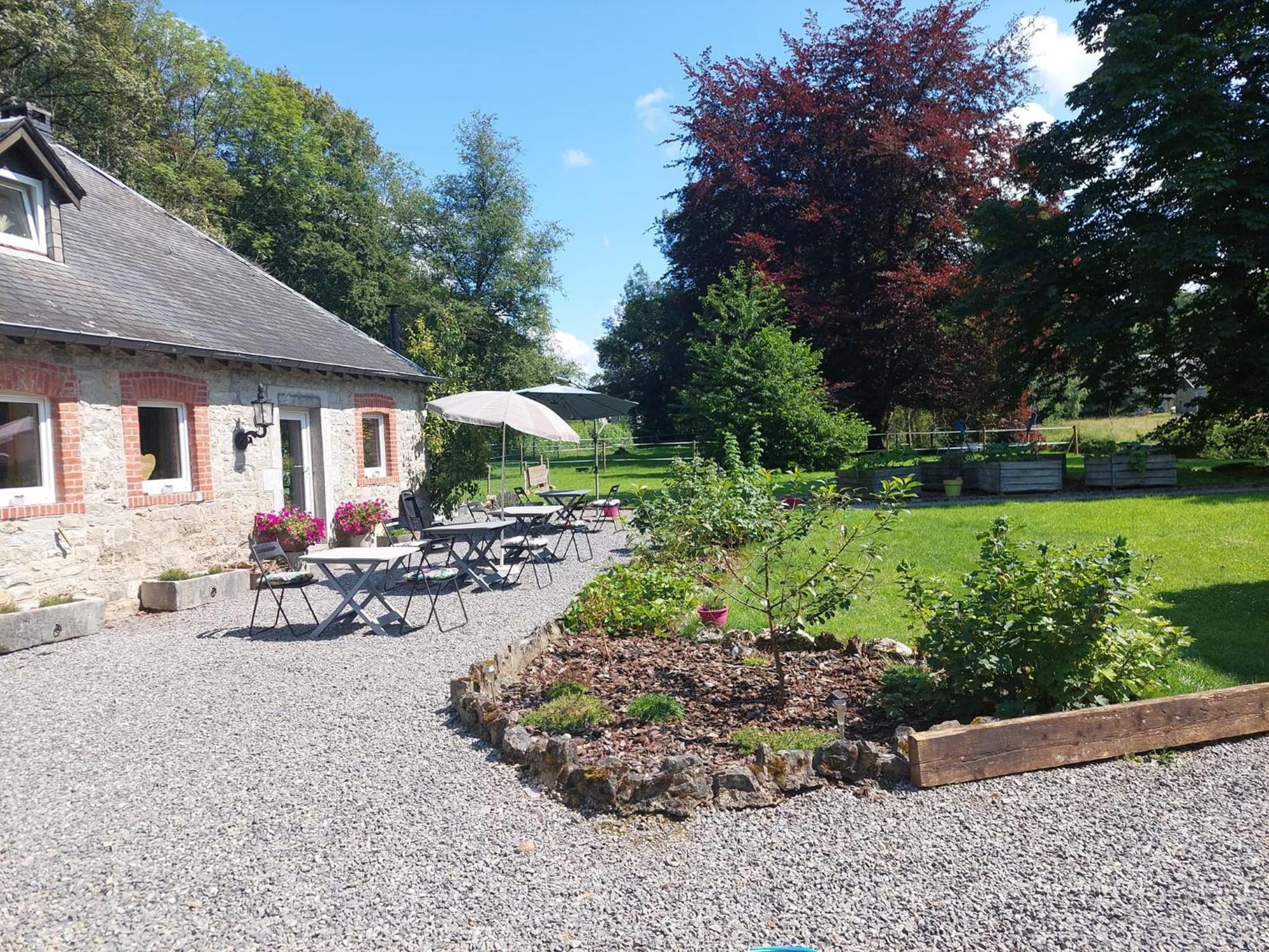 Au Doux Chardon Bed & Breakfast Дюрби Екстериор снимка