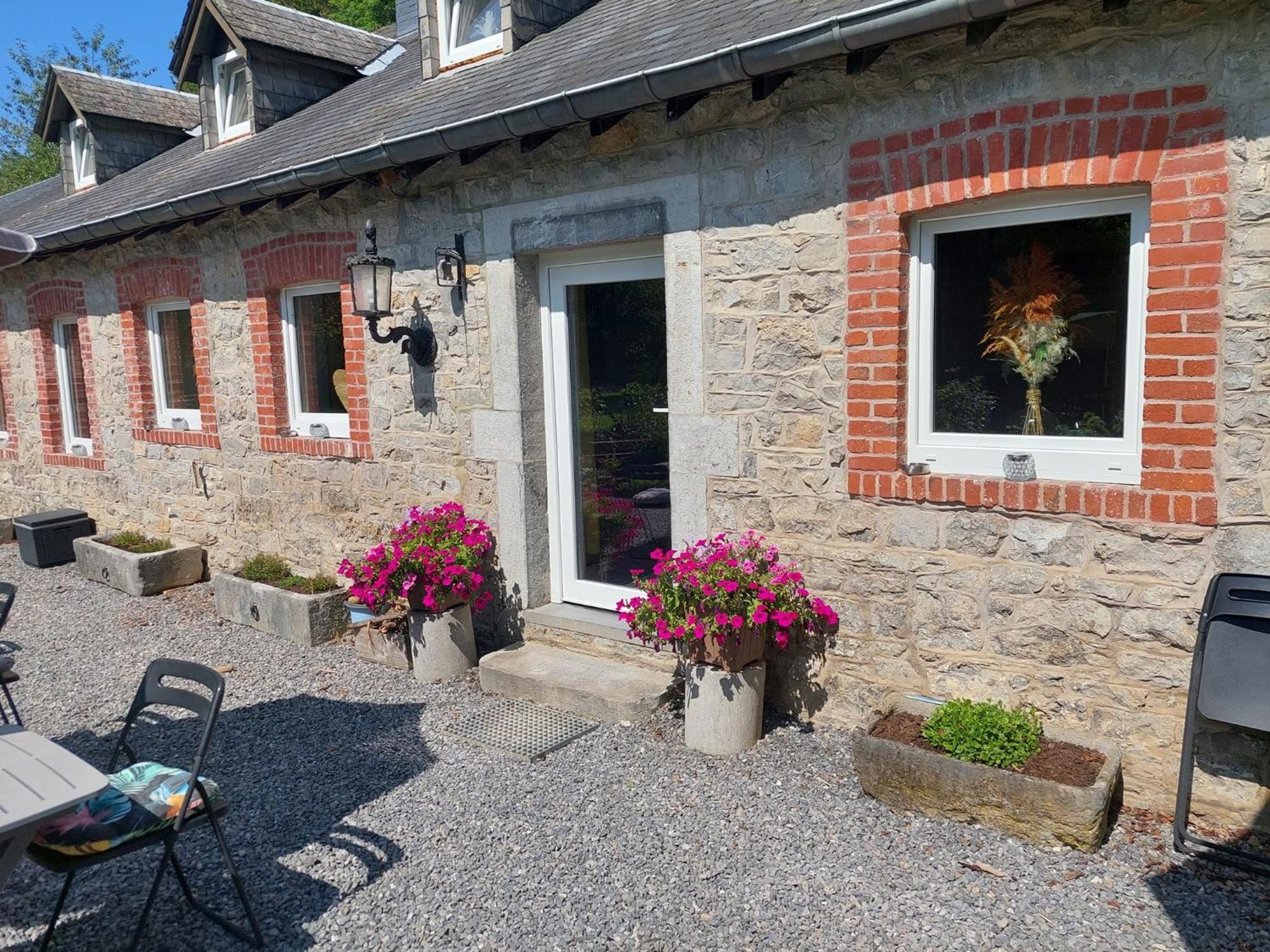 Au Doux Chardon Bed & Breakfast Дюрби Екстериор снимка