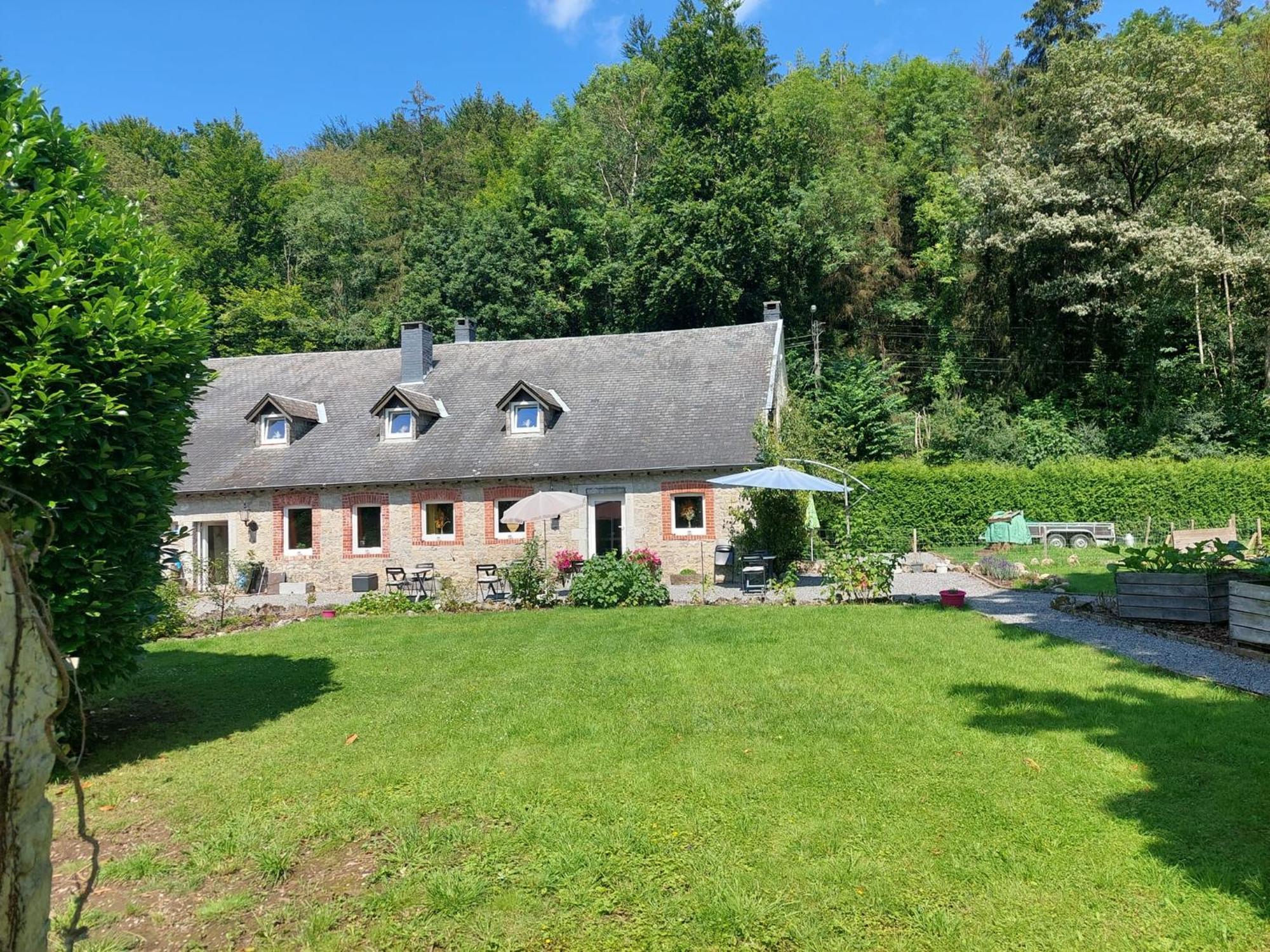 Au Doux Chardon Bed & Breakfast Дюрби Екстериор снимка