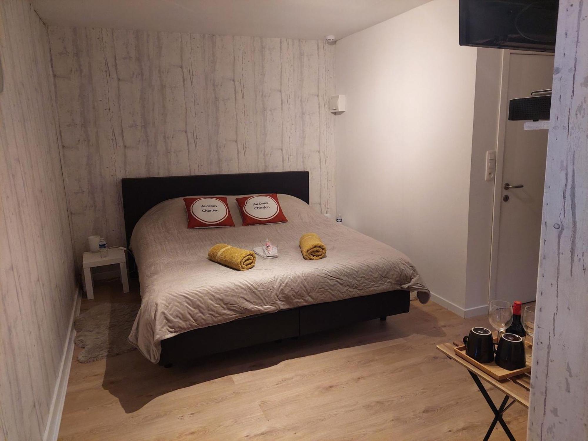 Au Doux Chardon Bed & Breakfast Дюрби Екстериор снимка